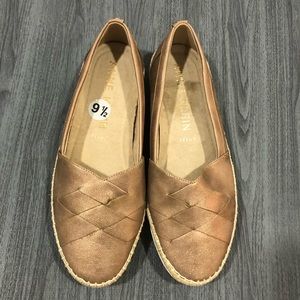 Anne Klein bronze metallic woven espadrille 9.5